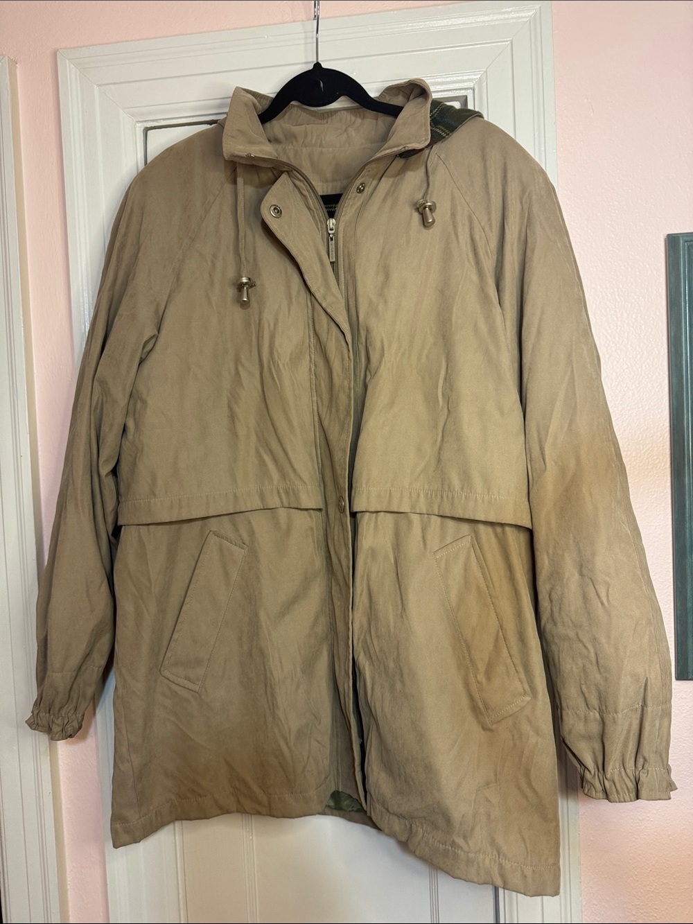 Liz Claiborne Tan Trench with Olive Plaid Lining - Picture 1 of 10